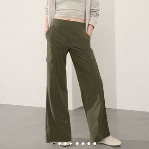 Athleta Brooklyn Heights High Rise Cargo Pant Olive NWT Sz 12